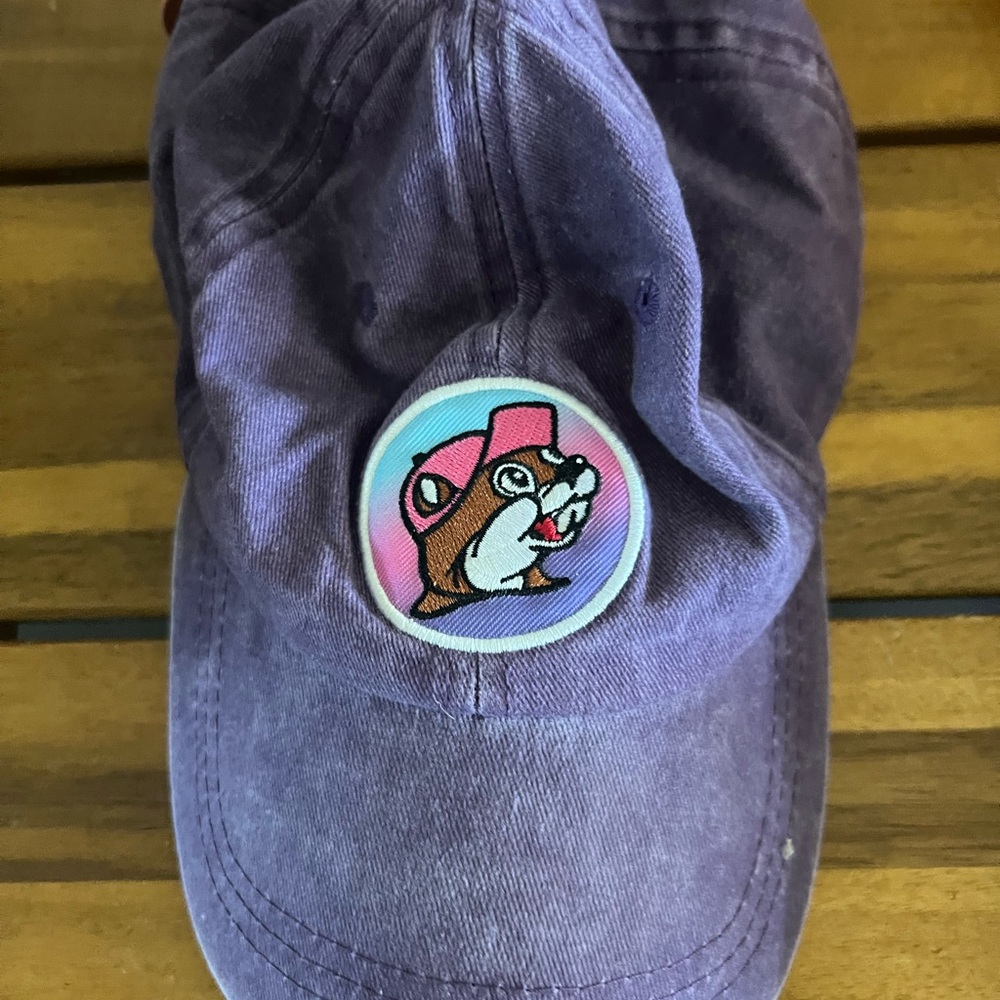 Buc-ee's Oval Beaver Logo Purple
Hat Cap Leather Strap Bucees
2021 Rare